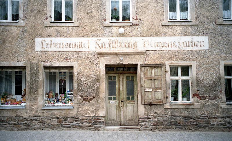 Pobershau, Dorfstr. 74, 26.10.1999 (2).jpg - Lebensmittel Fa. Albrecht, Drogen & Farben